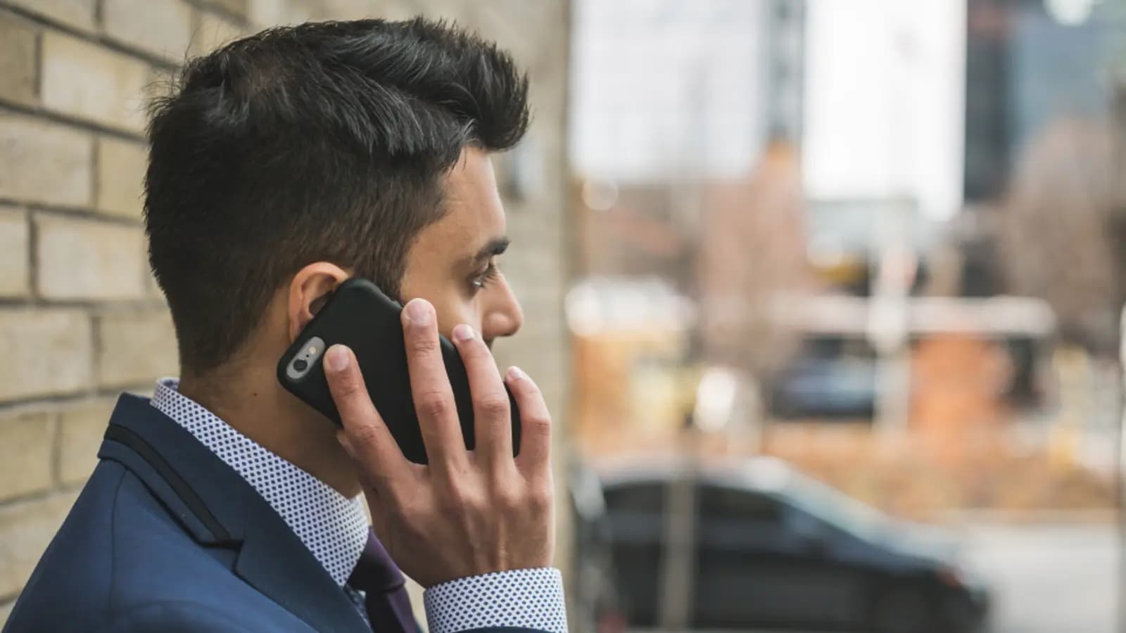 Photo illustrating warm transfer rules that keep closers on the phone